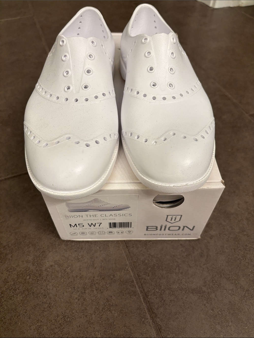 NEW in Box: Biion Men’s or Women's White Spikeless Golf or Slip-on Shoes M5/W7